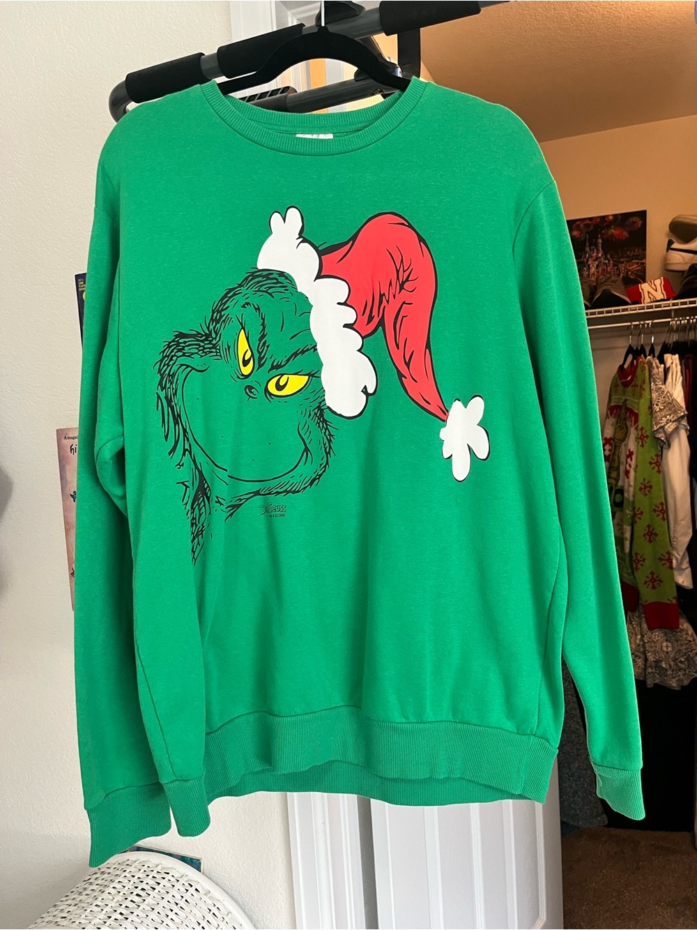 Men’s The Grinch green crewneck sweatshirt